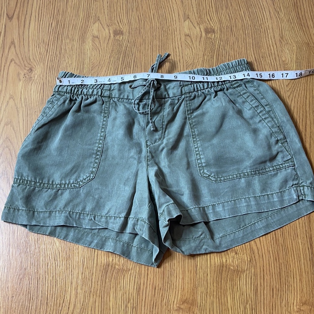 Old Navy Military Green Shorts Size Small - Picture 3 of 6